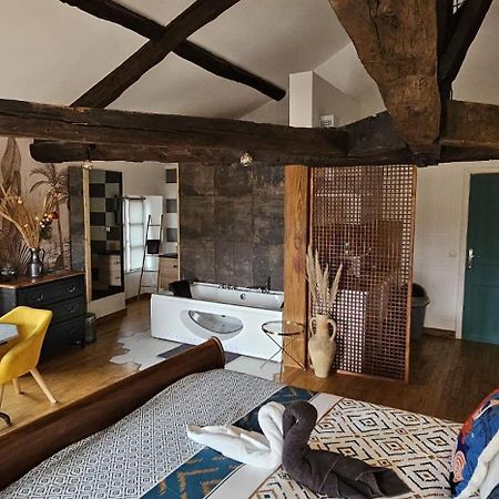 Suite Penthouse Romantique, Confolens, Charente Εξωτερικό φωτογραφία
