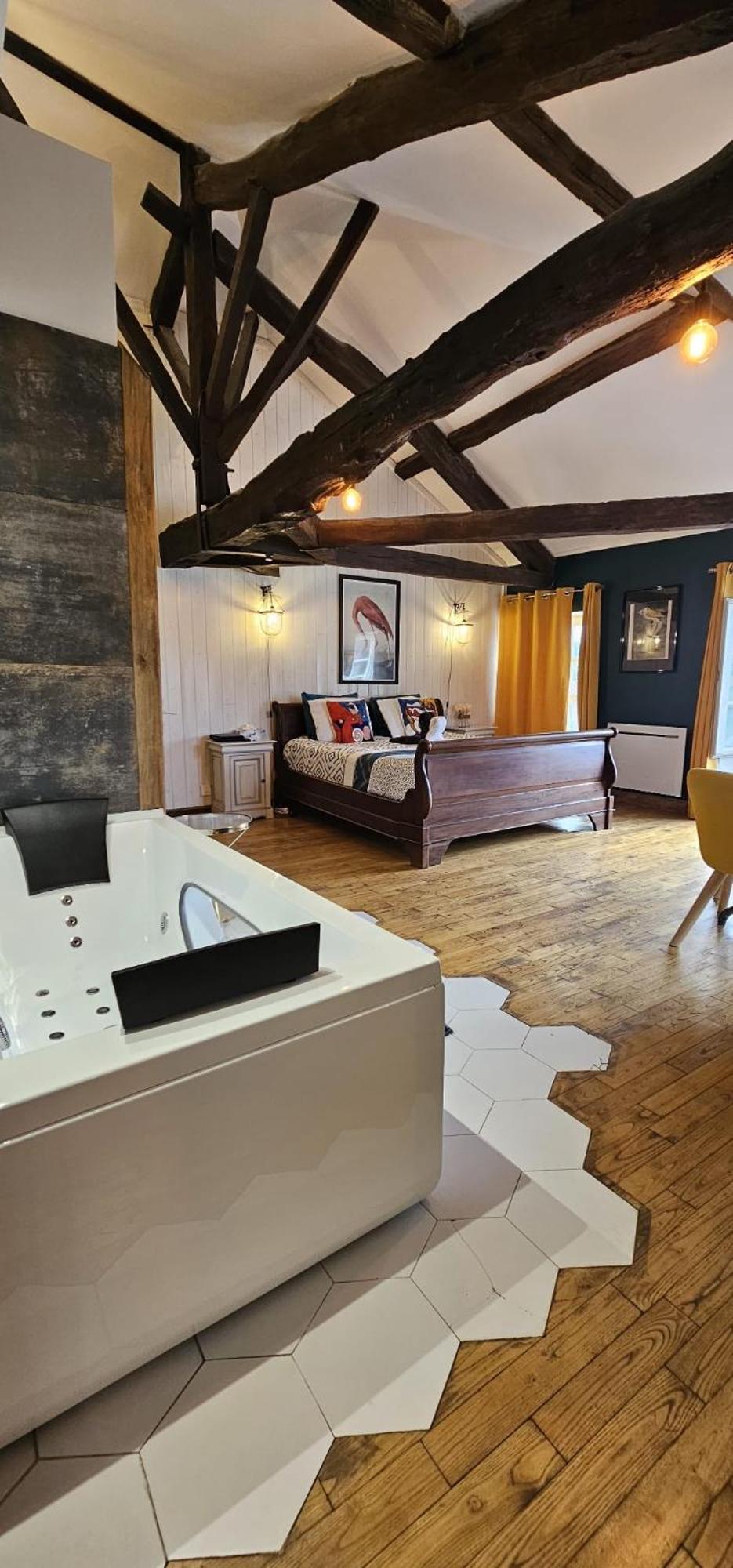 Suite Penthouse Romantique, Confolens, Charente Εξωτερικό φωτογραφία
